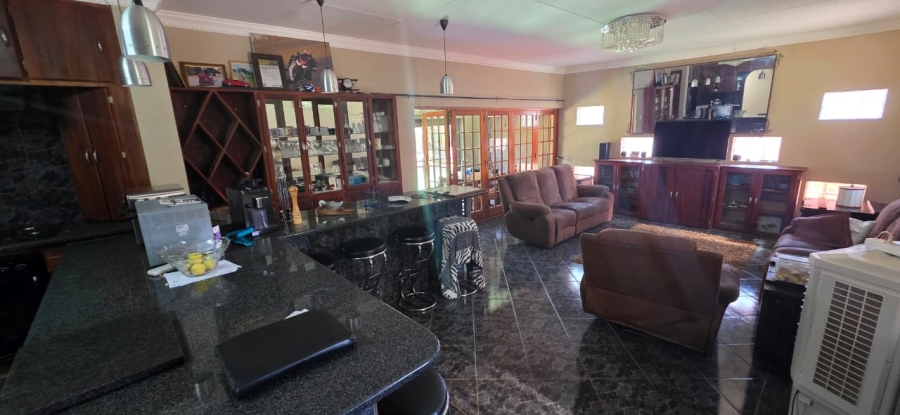 5 Bedroom Property for Sale in Wilkoppies North West